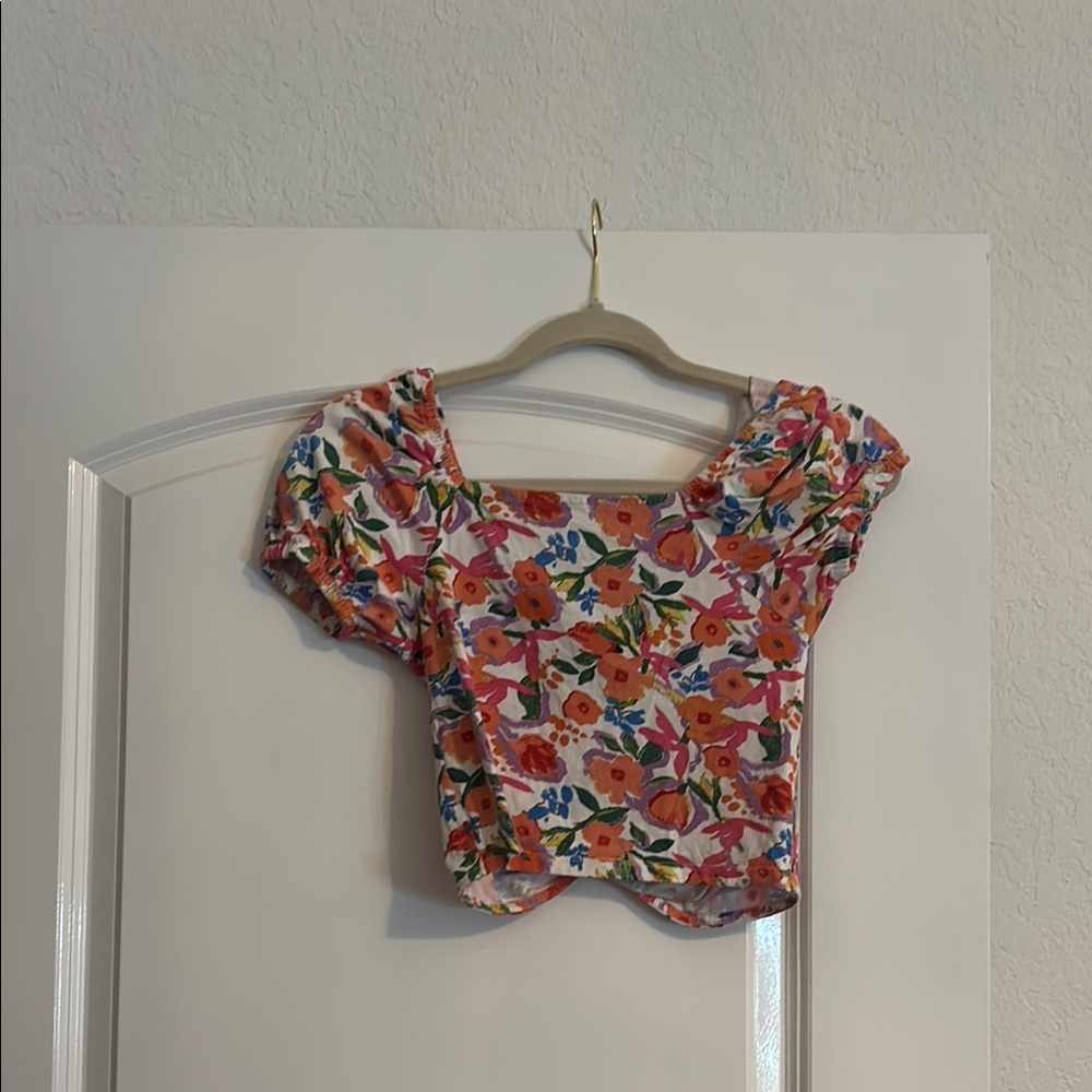 Zara Red and White Puff Sleeve Crop Blouse